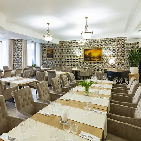 Victoria Hotel 3*