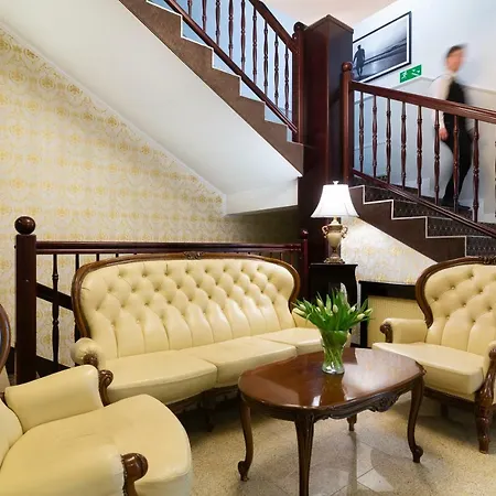 Victoria Hotel 3*